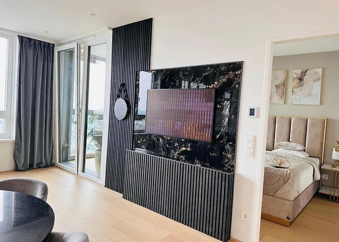 High-end Close To Metro And Uno-city With E-parking