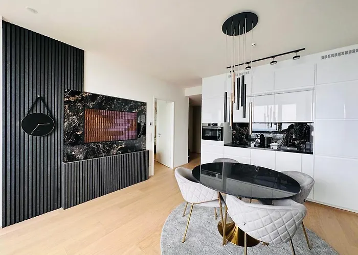 Apartment High-end Close To Metro And Uno-city With E-parking *