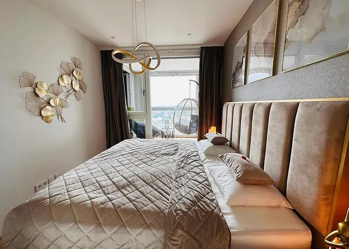 Apartment High-end Close To Metro And Uno-city With E-parking